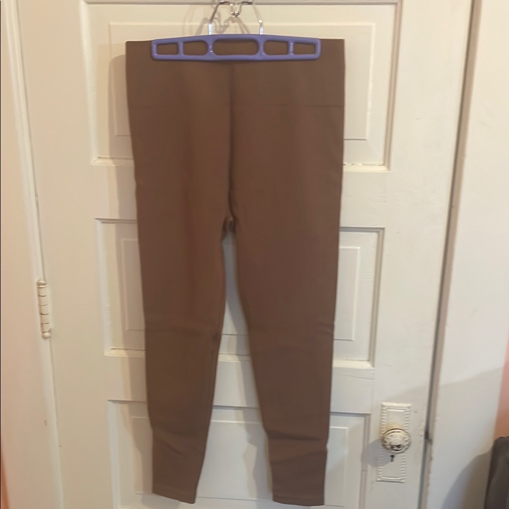 Everlane Leggings Size XL. Never worn.